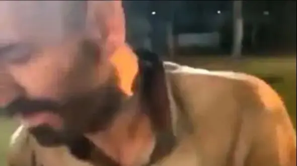آواز احساسی باشکوه این آقای دوره گرد با صدای نابش / حیف این استعداد که شناخته نشده!