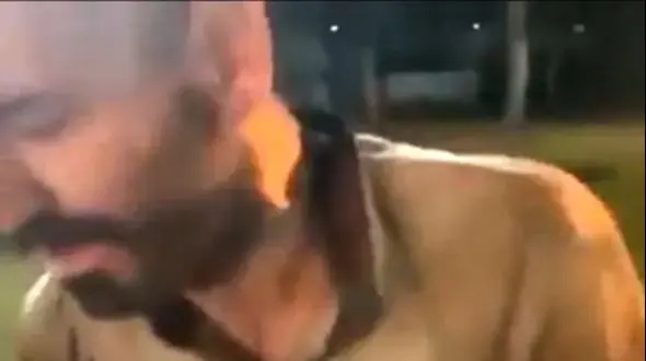 آواز احساسی باشکوه این آقای دوره گرد با صدای نابش / حیف این استعداد که شناخته نشده!