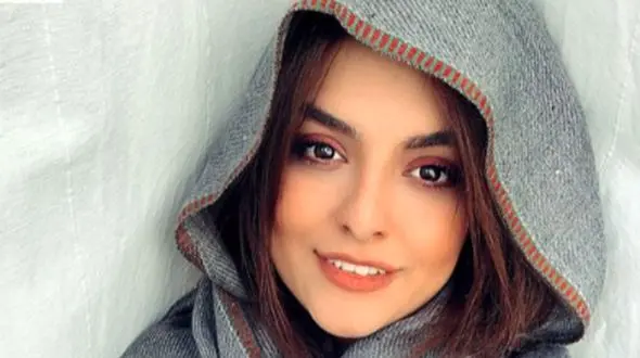 شال قرمز و شیک دنیا مدنی