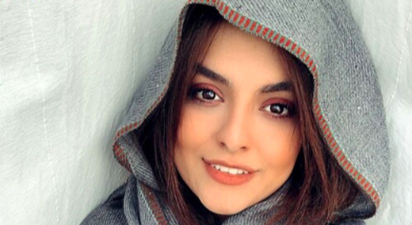 شال قرمز و شیک دنیا مدنی