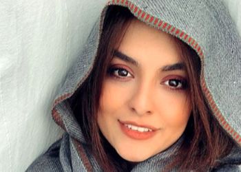 شال قرمز و شیک دنیا مدنی