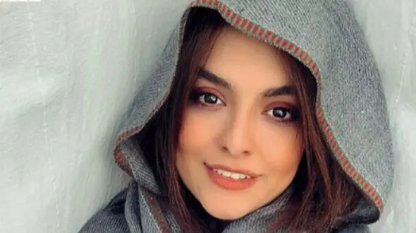شال قرمز و شیک دنیا مدنی