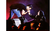  بوسه خواننده‌ مشهور در وسط کنسرتش + عکس 