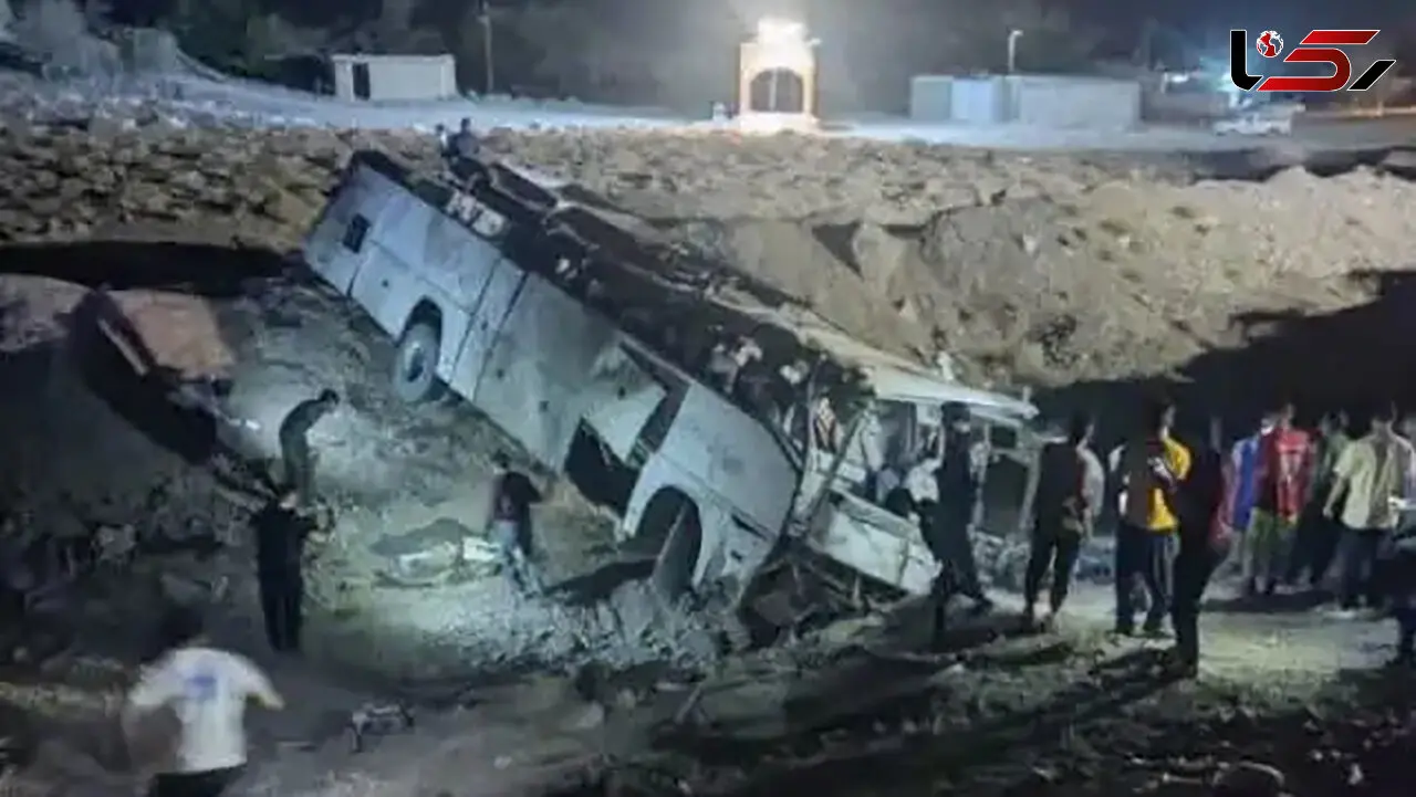 واژگونی اتوبوس کارگران معدن در کرمان