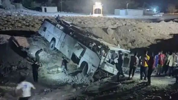 واژگونی اتوبوس کارگران معدن در کرمان