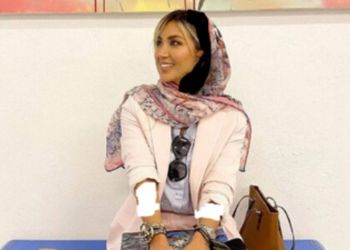 خلاقیت و هنرنمایی مینا مختاری با گل و ساخت بشقاب دکوریِ سفالی / چه هنری داره ! + عکس