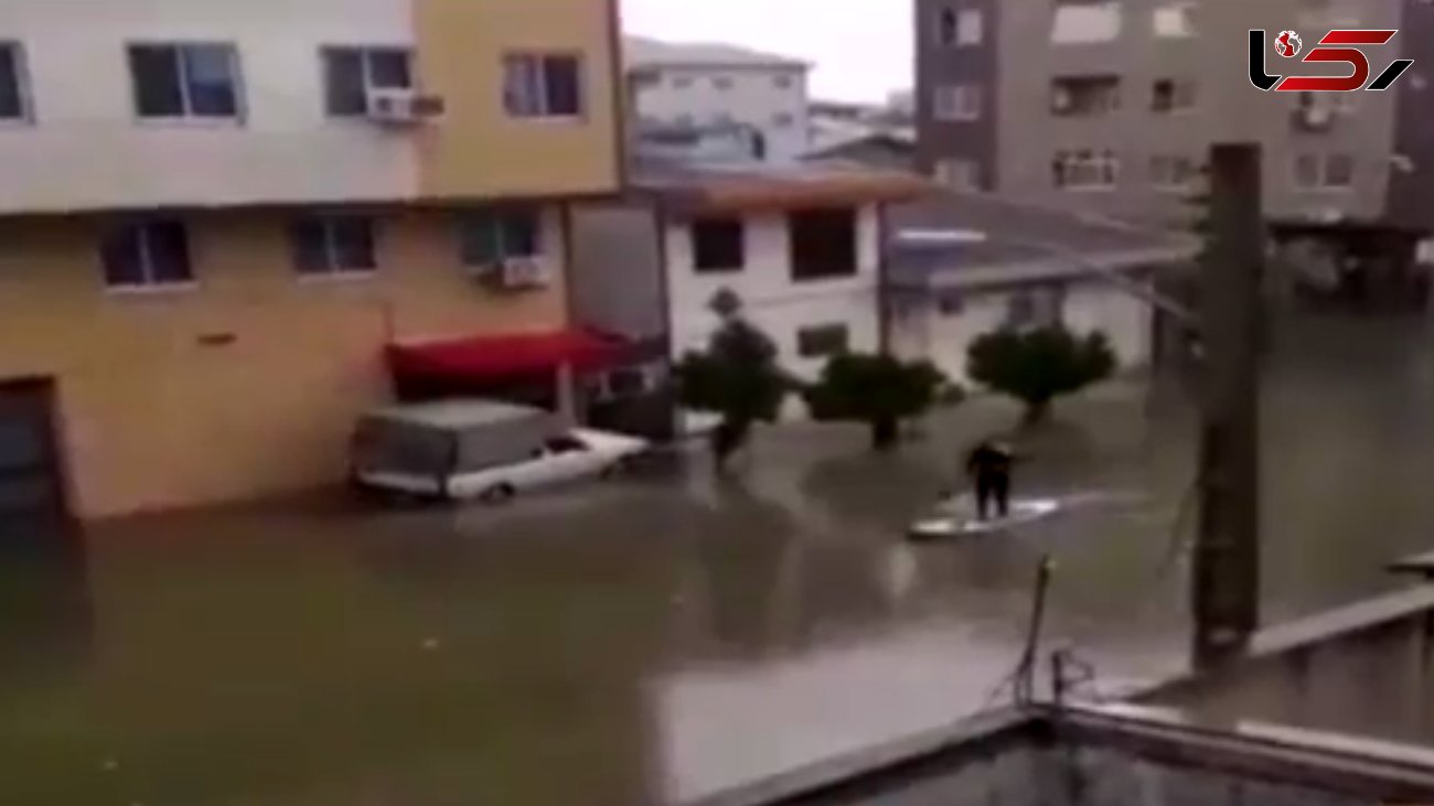 فیلم قایق‌سواری در خیابان‌های بندرانزلی پس از بارش شدید باران + فیلم