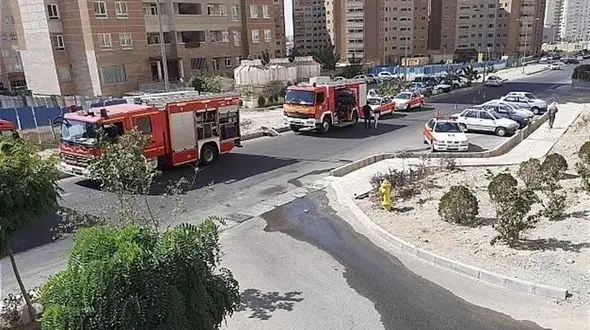 وحشت از دود غلیظ در آسمان پایتخت /نجات 30 نفر از استخر یک برج + عکس