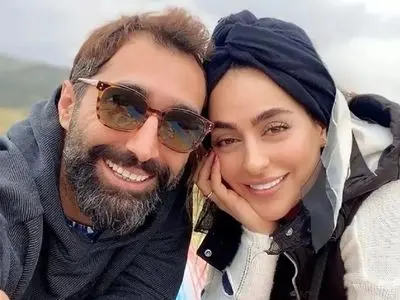 عکس/ سمانه پاکدل و همسرش هادی کاظمی در اکران فیلم پول و پارتی با استایل کژوال و راحت و اکسسوری‌های منطبق با استایل