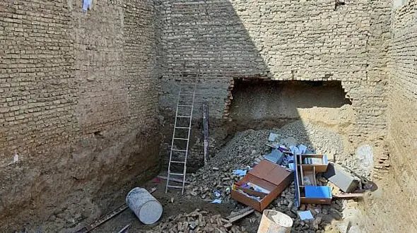 گودبرداری غیر اصولی ساختمان دو طبقه ای را تخریب کرد 