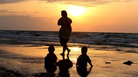 تصاویر یک رسانه خارجی از لذت ایرانیان در ساحل دریای خزر