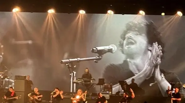 آواز باشکوه و محشر آهنگ «چشم و دلم روشنه این چه یاریه» توسط عرفان طهماسبی در اولین کنسرتش/ ذوق وصف‌ناپذیر ستاره عصر جدید + فیلم