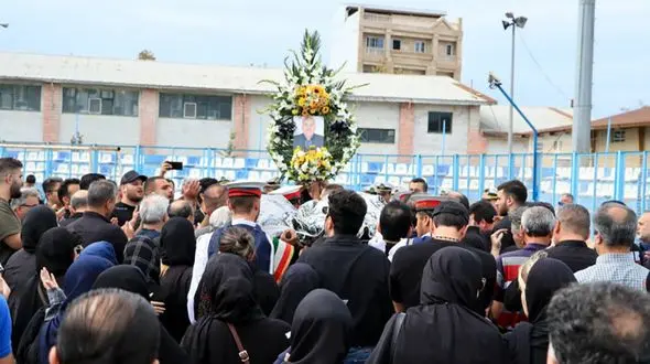 حضور بازیکنان‌ و کادر فنی ملوان در مراسم‌ خاکسپاری‌ هوادار فوت شده + متن بیانیه ملوان