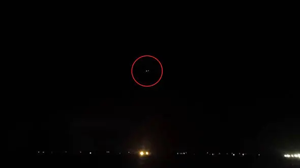 2 شیئی پرنده مرموز در آسمان آبادان چه می کردند+ فیلم و عکس