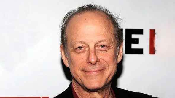 بازیگر سرشناس سریال "نظم و قانون" بر اثر کرونا جان باخت + عکس