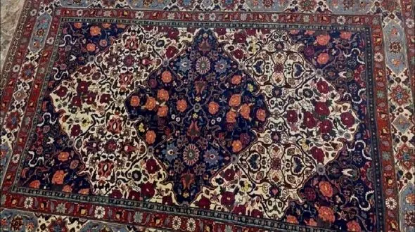 قالی نفیس دستباف ایرانی در مزایده عتیقه‌جات بغداد به فروش رسید
