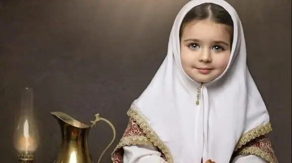 عکس/یبایی خیره کننده هانا، نوه محمود پاک نیت در کنار پدر بزرگ مادربزگش  / ماشالله چه قدر این بچه بزرگ شده!