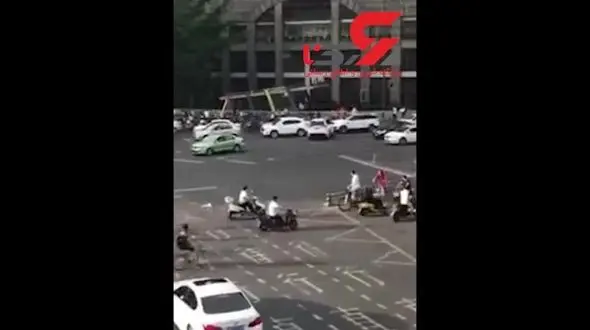 عابران حق راننده دیوانه را کف دستش گذاشتند + فیلم