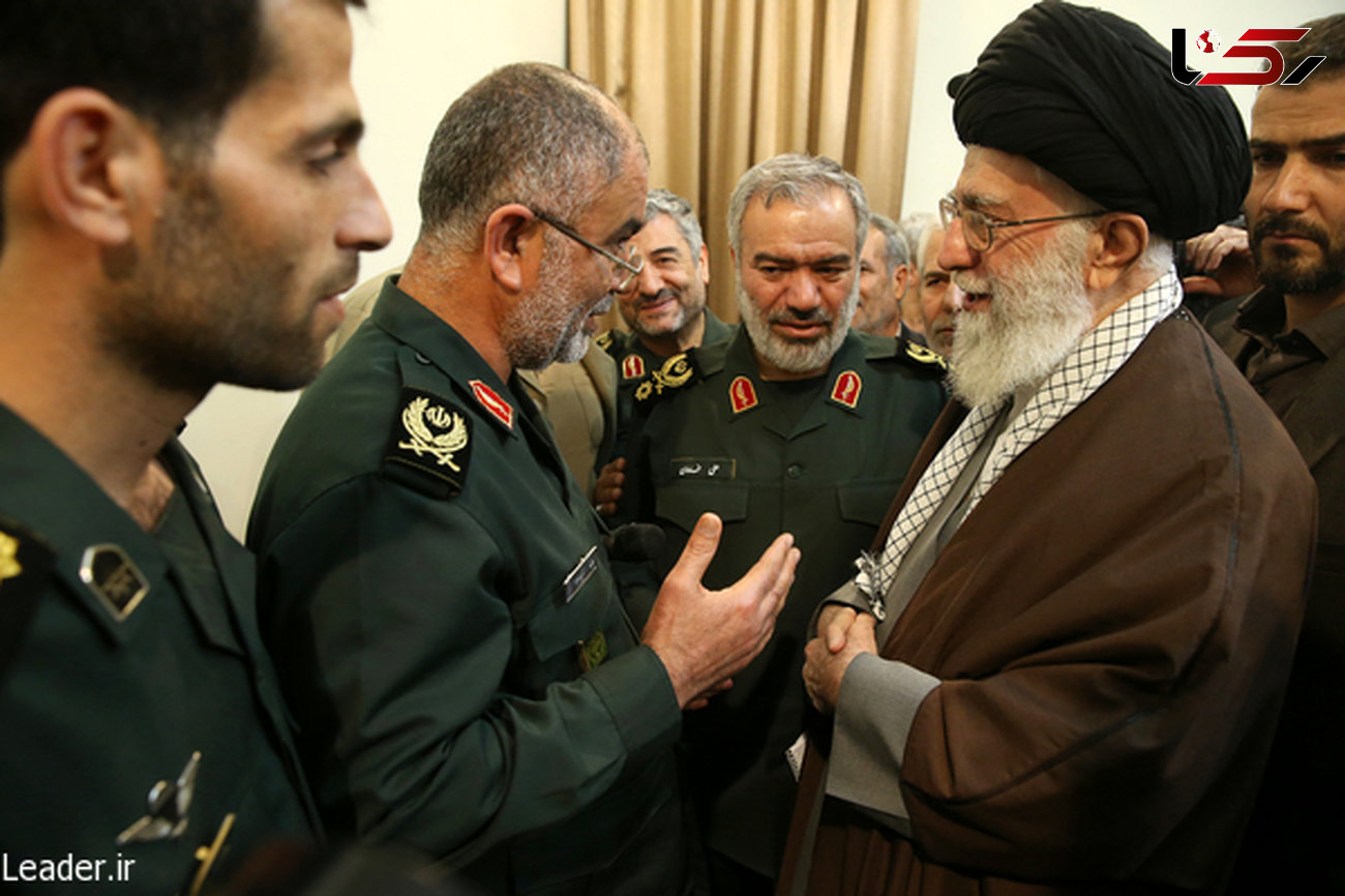 دیدار رهبر معظم انقلاب اسلامی با پاسدارانی که متجاوزان امریکایی  را بازداشت کردند + فیلم