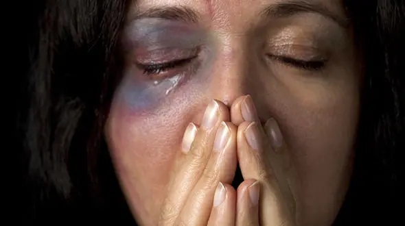 ارتباط پنهانی الهام با همکار مهربانش دردسرساز شد / صورتم را نگاه نکنید!