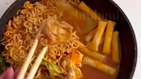 طرز تهیه غذای کره ای به اسم دوکبوکی + فیلم