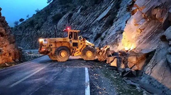 ریزش کوه در گردنه های کبیرکوه ایلام
 