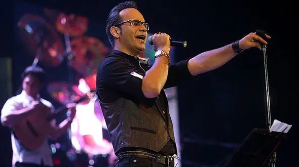 اشک های خواننده معروف برای مادرش