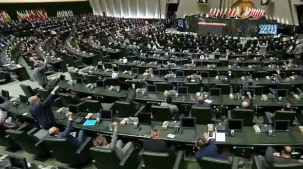 مجلس فردا تعطیل شد 