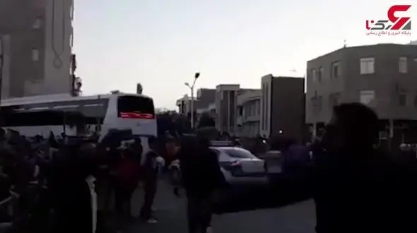 بدرقه اتوبوس تیم ملی والیبال توسط مردم اردبیل +فیلم 