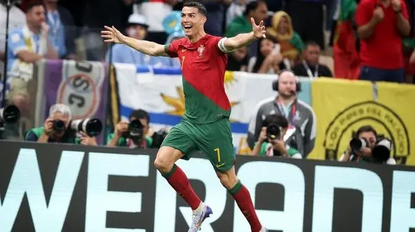 تصمیم مهم فیفا تا ساعات آینده؛ گل نخست به نام برونو یا کریس !