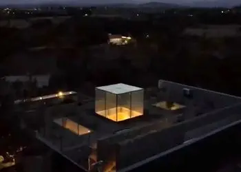 فیلم معماری ویلای شاهکار/ازش فقط یه مکعب معلومه بقیش تو زمین شیب دار پشتشه