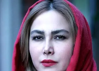 آناهیتا نعمتی: آدم خودش تعیین می کنه که می خواد ازش سواستفاده بشه یا نه ... / رایکا دختر آنا: خجالتت نمیکشی این فیلم ها را بازی می کنی؟