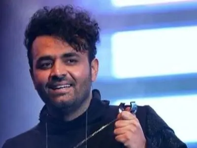 دانلود آهنگ پرطرفدار «من هر شب» از میثم ابراهیمی/ من هر شب خواب قبلنو میبینم...+متن آهنگ