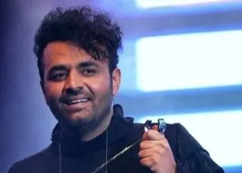 دانلود آهنگ پرطرفدار «من هر شب» از میثم ابراهیمی/ من هر شب خواب قبلنو میبینم...+متن آهنگ