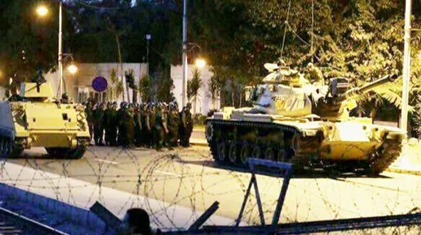 ارتش ترکیه پل های اصلی استانبول را بست / کودتا در ترکیه