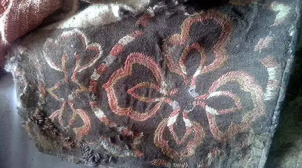 راز زن 1500 ساله با کفش کتانی + عکس