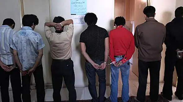 دستگیری 7 زن و 21 مرد در یک شرکت هرمی +عکس