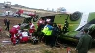 ۲۳ مسافر در برخورد شدید اتوبوس با کامیون بنزمصدوم شدند