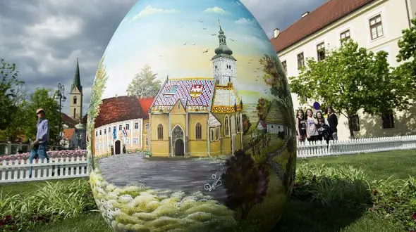 تخم‌مرغ‌های غول‌‌آسا