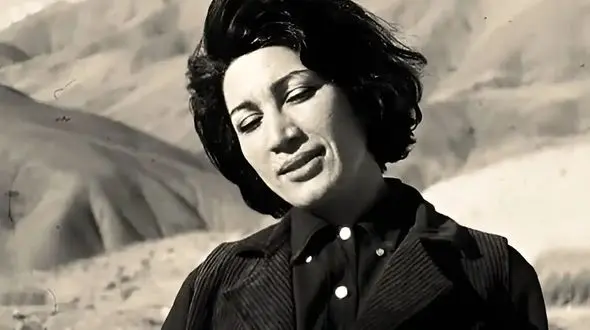 فیلم/ سوزناک‌ترین و غم‌انگیزترین شعر فروغ فرخزاد: زندگی شاید آن لحظهٔ مسدودیست که نگاه من، در نی‌نی چشمان تو خود را ویران میسازد...