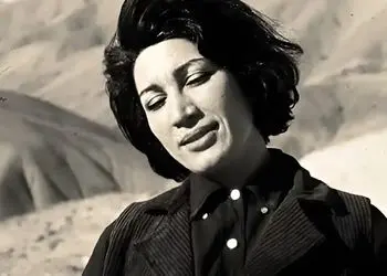 فیلم/ سوزناک‌ترین و غم‌انگیزترین شعر فروغ فرخزاد: زندگی شاید آن لحظهٔ مسدودیست که نگاه من، در نی‌نی چشمان تو خود را ویران میسازد...