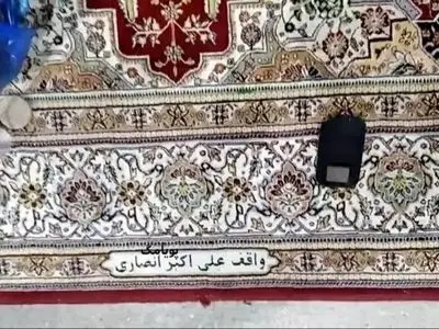 دستور آیت‌الله سیستانی درباره هدایای خانواده علی اکبر انصاری/ فرش‌های اهدایی به حرم امام حسین (ع) را جمع کنید .../ پس لرزه های فساد در  بانک آینده ...