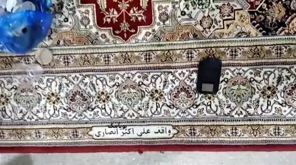 پشت پرده دستور آیت‌الله سیستانی درباره هدایای خانواده انصاری/ فرش‌های اهدایی به حرم امام حسین (ع)  اهدایی کیست / پس لرزه های فساد در  بانک آینده  دامن مرد نیکوکار را گرفت