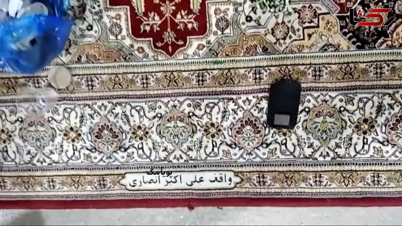 پشت پرده دستور آیت‌الله سیستانی درباره هدایای خانواده انصاری/ فرش‌های اهدایی به حرم امام حسین (ع)  اهدایی کیست / پس لرزه های فساد در  بانک آینده  دامن مرد نیکوکار را گرفت