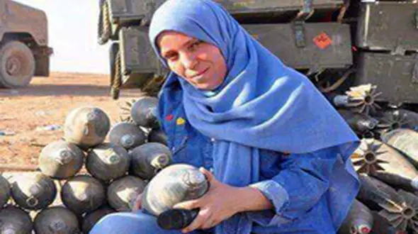 لحظه شلیک تک تیرانداز به خبرنگار زن در موصل+فیلم و عکس