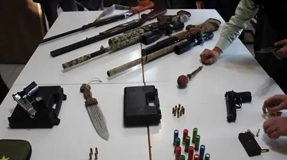 کشف 12 اسلحه جنگی و شکاری از خانه مرد اصفهانی