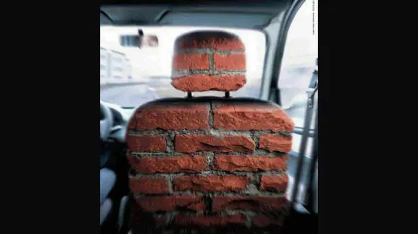 تصویری خلاقانه برای فرهنگ سازی بستن کمربند ایمنی سرنشین‌های عقب خودرو