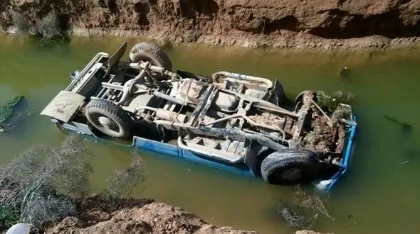 سقوط وانت نیسان به کانال آب منجر به خفگی و مرگ سه نفرشد+عکس