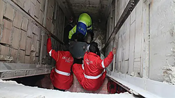 سقوط 3 کارگر در چاهک آسانسور/ 2 مصدوم و یک کشته