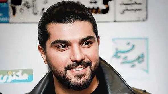 عکس آسانسوری سینا مهراد با پای شکسته! / باور نمی کنید!